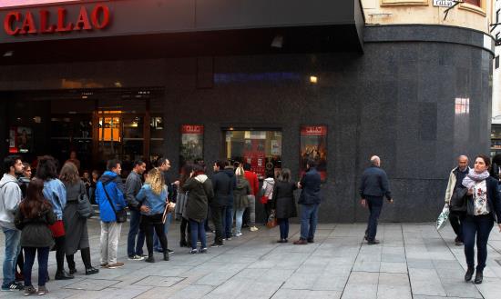 Cola en un cine de Madrid. EFE/Archivo