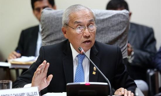 En la imagen un registro del exfiscal general de Perú Pedro Chavarry, quien dejó el cargo días después del allanamiento a sus oficinas el pasado 4 de enero. EFE/Archivo