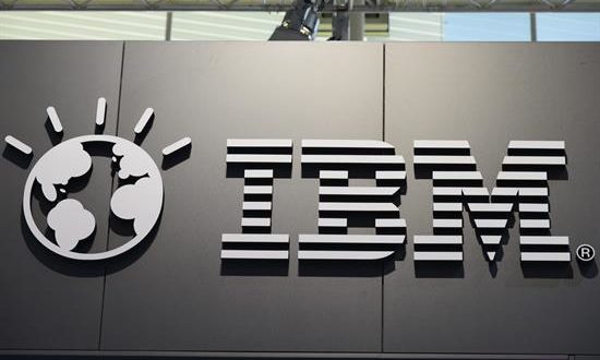 Una fotografía de archivo de un logotipo del grupo informático estadounidense IBM. EFE/Archivo