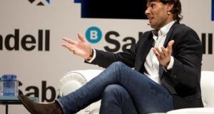 El tenista Rafa Nadal protagoniza un encuentro en Vigo dentro de la iniciativa 'Diálogos de futuro' de Banco Sabadell. EFE