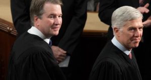 La decisión del jueves es la primera que toma el Supremo sobre el aborto desde que Trump llegó a la Casa Blanca y puso a dos magistrados conservadores -Neil Gorsuch (d) y Brett Kavanaugh, ambos con el apoyo de los grupos antiabortistas. EFE/Archivo