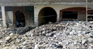 Fotografía cedida por la agencia Andina muestra los daños causados por el deslizamientos de lodo y piedras este viernes en el distrito de Aplao en la región sur andina de Arequipa (Perú). EFE/Agencia Andina/