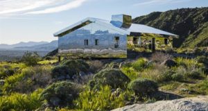 La exhibición de arte plástico "Desert X" lleva desde este sábado al desierto del sur de California 19 obras de gran formato, que tienen por objetivo concienciar sobre la importancia de cuidar el medioambiente.