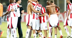 Así las cosas, este martes se enfrentarán River Plate (imagen) y Santos en el estadio Luis Franzini, de Montevideo, bajo la lupa del árbitro argentino Germán Delfino. EFE/Archivo