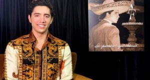 El cantante mexicano Alex Fernández, nieto de Vicente Fernández e hijo de Alejandro Fernández, afirmó este lunes a Efe que se siente "honrado de representar a la nueva generación de su familia con la música mariachi" y reveló que ha sido su abuelo el motor de su naciente carrera artística.