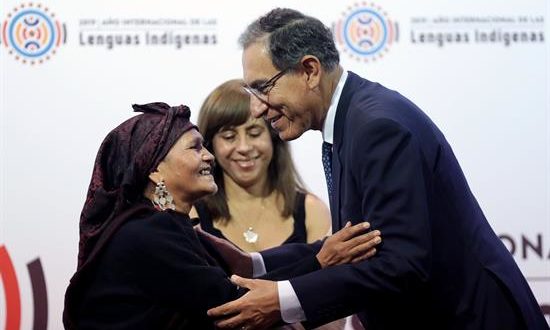 La Unesco advirtió este martes que casi la mitad de las 6.700 lenguas que se hablan en el mundo están en peligro y que el 90 % de ellas corre el riesgo de desaparecer antes de que termine este siglo.