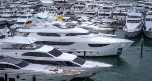 Los usuarios de yates y aquellos deseosos de fantasear con barcos de lujo tienen una cita obligada a partir de este miércoles en el renovado Miami Yacht Show, una feria que este año exhibe más de medio millar de embarcaciones en dos marinas y lo más innovador en tecnología