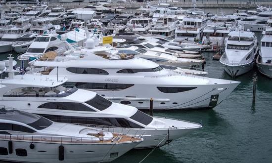 Los usuarios de yates y aquellos deseosos de fantasear con barcos de lujo tienen una cita obligada a partir de este miércoles en el renovado Miami Yacht Show, una feria que este año exhibe más de medio millar de embarcaciones en dos marinas y lo más innovador en tecnología