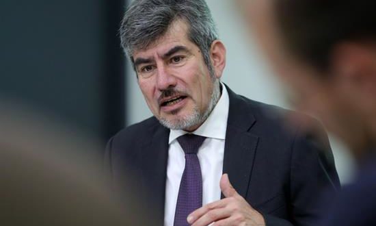 En la imagen un registro del ministro peruano de Cultura, Rogers Valencia, quien dijo que "El Parque Cultural Pachacámac será un espacio de transición, entre lo urbano y lo patrimonial, que contribuirá a que Lima se consolide como una ciudad integradora". EFE/Archivo