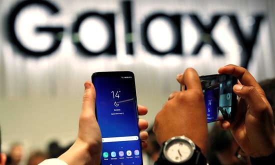 Fotografía de archivo fechada el 25 de febrero de 2018 que muestra un teléfono Samsung S9 durante la presentación mundial en el marco del Congreso Mundial de Móviles (MWC en su siglas en inglés), en Barcelona (España). EFE