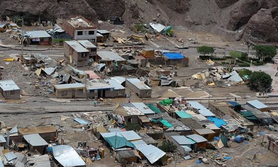 Fotografía aérea cedida por la Presidencia de Perú que muestra viviendas destruidas e inundadas por un deslizamiento de tierra en el distrito de Mirave, en la región surandina de Tacna (Perú). EFE/Andrés Valle/Presidencia de Perú