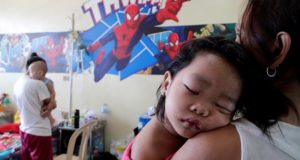 El brote de sarampión en Filipinas continúa su escalada con 8.443 casos confirmados desde comienzos de año y 136 muertes por la enfermedad, la mayoría de niños menores de cinco años, según los últimos datos del Departamento de Salud.