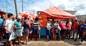 Como resultado de este fenómeno 195 personas recibieron heridas y casi 10.000 tuvieron que abandonar sus hogares y refugiarse en casas de vecinos o familiares y otras en albergues estatales porque un total de 7.872 viviendas fueron afectadas, 730 de ellas destruidas totalmente y otras sufrieron derrumbes parciales. EFE/Archivo