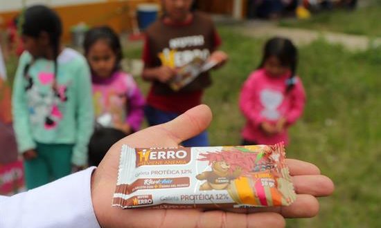 Con sabor a cacao o a vainilla, una simple pero innovadora galleta con alto contenido en hierro creada por un estudiante universitario puede ser la clave para terminar con la acuciante y crónica anemia infantil de Perú, donde cuatro de cada diez niños menores de tres años padece este mal.