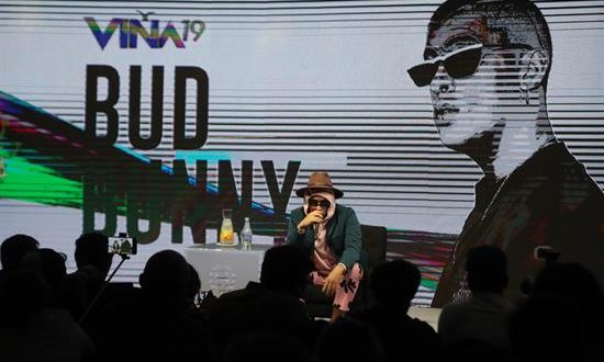 El cantante puertorriqueño de trap Bad Bunny participa en una rueda de prensa este jueves, previa a su actuación en el Festival Internacional de Viña del Mar 2019, en Viña del Mar (Chile). EFE
