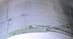 El temblor se suma a otros ocho sismos que han afectado a Chile durante este día, el más fuerte de 7 grados Richter que se registró en la ciudad peruana de Arequipa y que se sintió en el extremo norte de la nación austral con una intensidad de VII grados en la escala internacional de Marcalli, que va del I al XII, según la Oficina Nacional de Emergencia (Onemi). EFE/Archivo