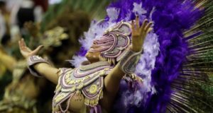 Desde un emocionado tributo a la cultura de Kenia hasta la saga de una guerrera negra esclavizada, pasando por la exaltación de los 124 años del cine, las más variadas narrativas se encuentran en las pistas del sambódromo de Sao Paulo, cuyos desfiles inauguran el carnaval de la mayor ciudad de Brasil.