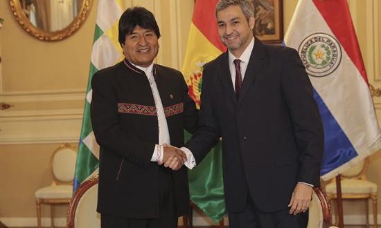 En la imagen, el presidente de Bolivia, Evo Morales (i), y el presidente de Paraguay, Mario Abdo Benítez (d). EFE/Archivo