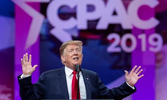 El presidente de Estados Unidos, Donald Trump, se burló este sábado de la investigación de la llamada trama rusa y de la oposición demócrata en uno de los discursos más largos de su Presidencia, de unas dos horas de duración, en el gran evento del año para los conservadores.