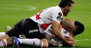 Con este triunfo, el conjunto que dirige Marcelo Gallardo alcanzó los 36 puntos e igualó la línea de Atlético de Tucumán, a doce del líder Racing Club. EFE/Archivo