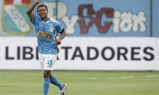 En la imagen, Roberto 'el Chorrillano' Palacios, emblema del Sporting Cristal. EFE/Archivo