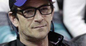 El actor estadounidense Luke Perry, conocido por la serie "Beverly Hills, 90210", falleció este lunes a los 52 años tras sufrir un derrame cerebral la semana pasada, informó la publicación especializada Variety.