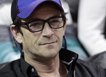 El actor estadounidense Luke Perry, conocido por la serie "Beverly Hills, 90210", falleció este lunes a los 52 años tras sufrir un derrame cerebral la semana pasada, informó la publicación especializada Variety.
