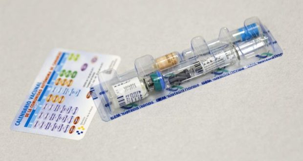 Una dosis de vacuna triple vírica. EFE/Archivo