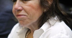 Así lo confirmó a la salida de sendos interrogatorios la veterana política, ex candidata presidencial en 2006 y a la alcaldía de Lima en 2010, quien el pasado febrero se vio implicada en el escándalo Odebrecht en Perú luego de que exdirectivos de la empresa confirmaran que habían financiado sus campañas. EFE/Archivo