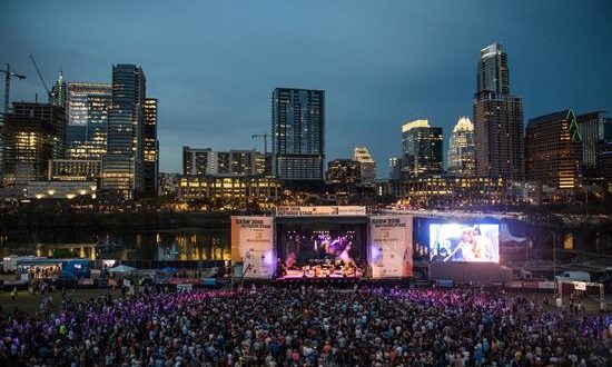 otografía cedida de una ctuación musical de la edición de 2018 del festival South By Southwest (SXSW) que desde el 8 de marzo y hasta el domingo 17 propondrá una abrumadora oferta con cientos de conciertos, películas, exposiciones y conferencias que tomarán las calles de Austin, Texas (EE.UU.). EFE/Merrick Ales/SXSW