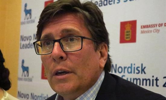 Fotografía fechada el 8 de marzo de 2019, del experto en incorporación de nuevas tecnologías en la medicina e inteligencia artificial, John Nosta, durate su participación en el foro Novo Nordis Summit, en Playa del Carmen, en el estadod e Quintana Roo (México). EFE