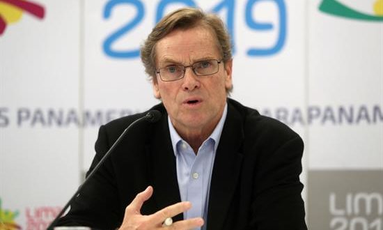 En el acto protocolario participaron el presidente del comité organizador de Lima 2019, Carlos Neuhaus (imagen), y el presidente de la Federación Peruana de Béisbol, Víctor Ramos, quienes firmaron el acta de entrega oficial de entrega del escenario, acompañados por el gerente de proyectos de Lima 2019, Wilhelm Funcke. EFE/Archivo