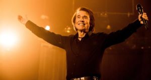 Fotografía facilitada por el cantante Raphael, que regresa al Olympia de París este domingo en una de las últimas citas de su gira "Loco por cantar". EFE/Raphael