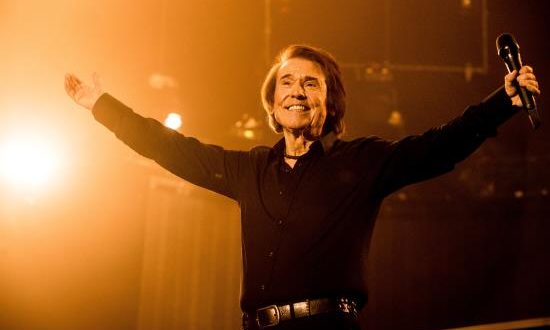 Fotografía facilitada por el cantante Raphael, que regresa al Olympia de París este domingo en una de las últimas citas de su gira "Loco por cantar". EFE/Raphael