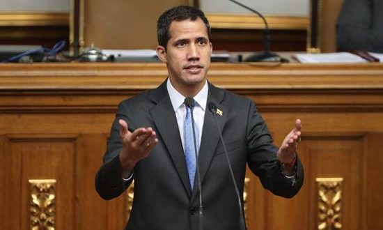 El Parlamento, que controla la oposición, autorizó este lunes al jefe del órgano, Juan Guaidó, reconocido como presidente encargado de Venezuela por una cincuentena de países, a declarar un "estado de alarma nacional" debido a la "calamidad" que atraviesa el país por el corte eléctrico que ya suma 4 días.