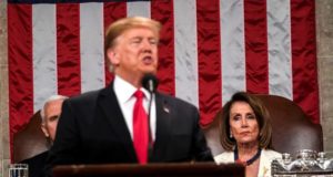 En la imagen, el presidente de EE.UU., Donald J. Trump, junto a la presidenta de la Cámara Baja de EE.UU., Nancy Pelosi (d). EFE/Archivo