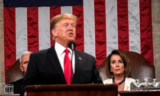 En la imagen, el presidente de EE.UU., Donald J. Trump, junto a la presidenta de la Cámara Baja de EE.UU., Nancy Pelosi (d). EFE/Archivo