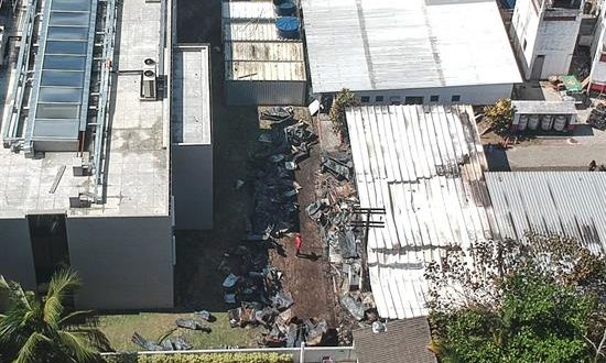 Vista aérea desde un dron que muestra los estragos del incendio registrado en el centro de entrenamiento del club de fútbol Flamengo, en Río de Janeiro (Brasil). EFE/Archivo