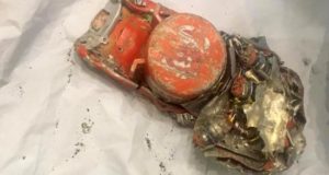 Imagen que muestra una de las cajas negras del avión Boeing 737 MAX 8 de la compañía Ethiopia Airlines, este jueves en París (Francia). Una delegación de Ethiopian Airlines ha viajado a París con las cajas negras del avión que se estrelló este domingo en Adís Abeba, un siniestro que causó 157 muertos, para que sean analizadas en Francia, informó este jueves la aerolínea etíope. EFE