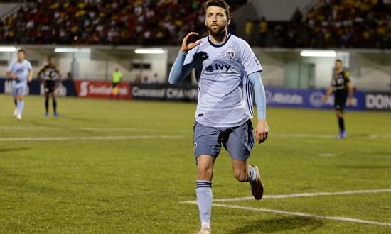 En la imagen, Ilie Sánchez de Sporting Kansas City. EFE/Archivo