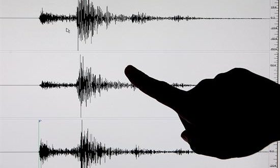 El temblor de tierra se sintió a las 15.06 horas (18.06 GMT) y su epicentro se situó 23 kilómetros al noroeste de la ciudad de La Serena y 472 kilómetros al norte de Santiago. EFE/Archivo