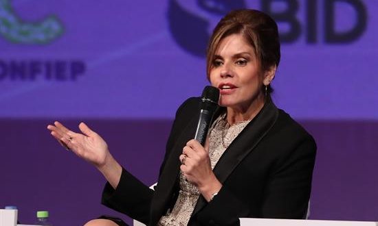 En la imagen, la vicepresidenta de Perú y congresista oficialista, Mercedes Aráoz. EFE/Archivo