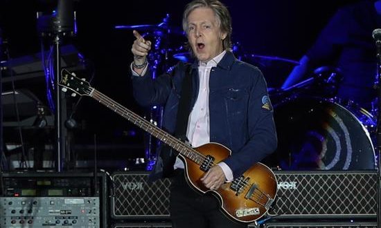 El bajista de The Beatles, Paul McCartney, ofrece un concierto este miércoles en Santiago (Chile). EFE