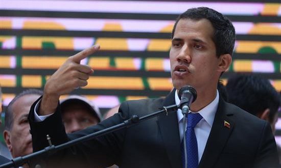 ¿El jefe del Parlamento, Juan Guaidó, reconocido como presidente interino de Venezuela por unos 60 países, llamó este miércoles a organizar nuevas protestas los siguientes sábados para rechazar los fallos eléctricos en el país y preparar un plan definitivo para sacar a Nicolás Maduro del poder.
