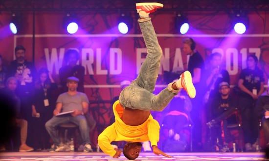 El presidente del Comité Olímpico Internacional (COI), Thomas Bach, anunció que la organización de los Juegos de París 2024 ha propuesto que el breakdance sea incluido en su programa deportivo, algo que se debatirá en el organismo para tomar una decisión final en 2020. EFE/EPA/Archivo