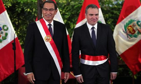 La disposición legal fue firmada por el presidente Martín Vizcarra (i), el primer ministro Salvador del Solar (d)y los ministros del Interior y Justicia y Derechos Humanos, Carlos Morán y Vicente Zeballos, respectivamente. EFE/Archivo