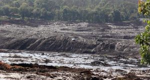 Según las primeras informaciones, el incidente se debió a unas fuertes lluvias y no causó víctimas, pero reanimó los temores que existen en Brasil con las represas de las empresas mineras, tras un desastre similar que en enero pasado dejó al menos 483 muertos en la ciudad de Brumadinho, en el estado de Minas Gerais. EFE/Archivo