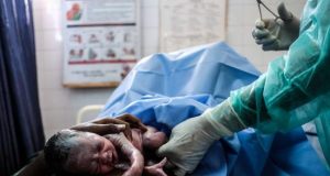 El número de muertos en Mozambique por el ciclón Idai ha aumentado a 518, informaron este lunes las autoridades, al precisar que los casos de cólera también ascienden ya a 517 solo en la provincia de Sofala, una de las más afectadas, debido a las aguas estancadas que dejó ese fenómeno meteorológico.