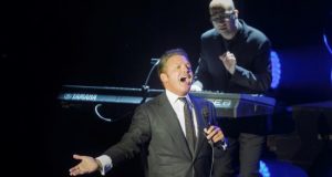 El cantante mexicano Luis Miguel, durante el concierto inaugural del festival de Cap Roig ofrecido en Palafrugell, Girona. EFE/Archivo