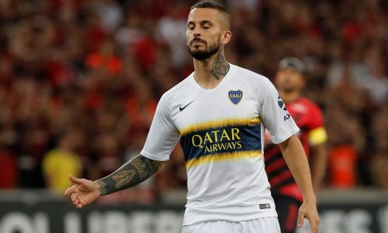 Darío Benedetto de Boca Juniors reacciona este martes durante un partido de la Copa Libertadores 2019 disputado entre el Atlético Paranaense y el Boca Juniors, en el estadio Arena da Baixada, Curitiba (Brasil). EFE